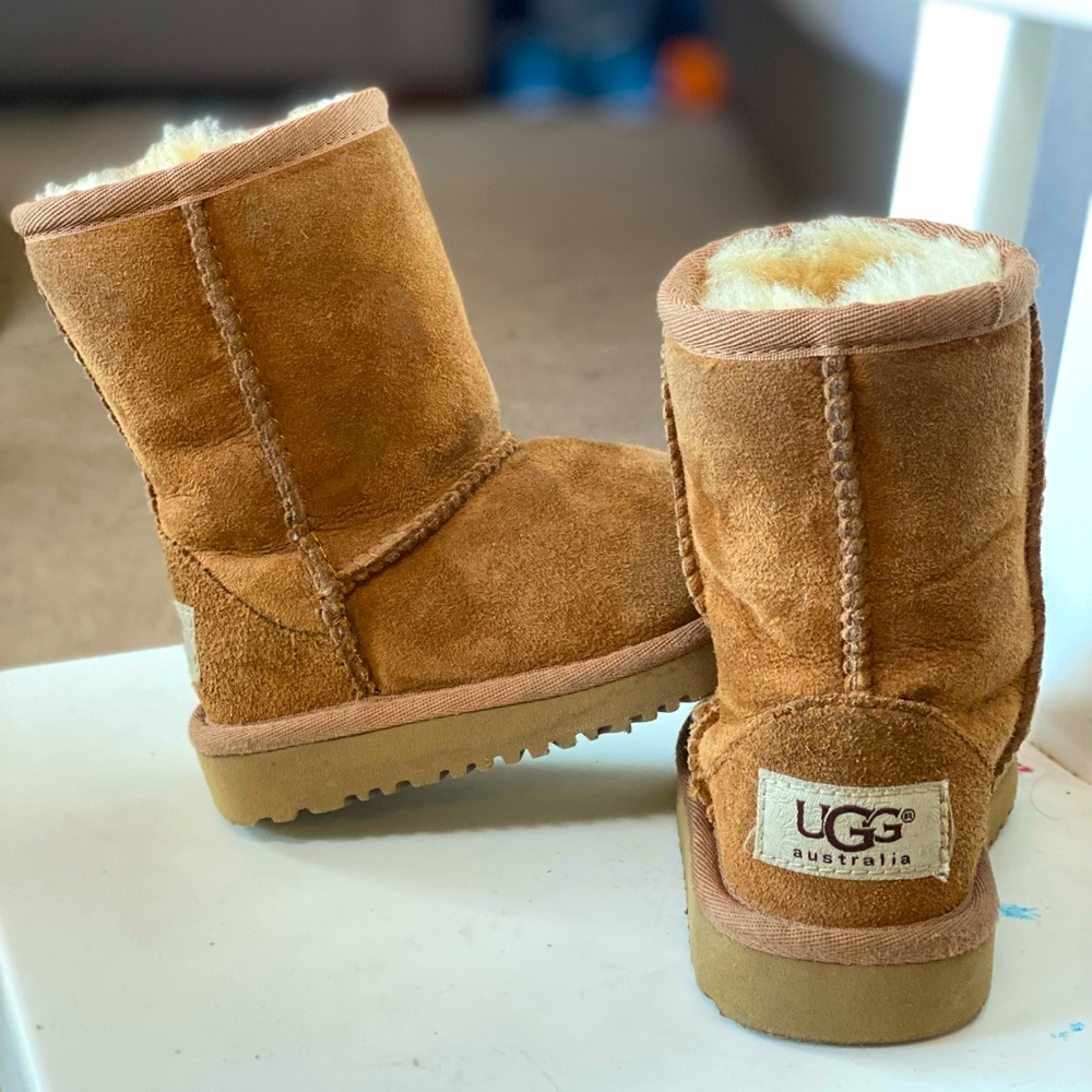 UGG, Classic II Boot, Toddlers size 6